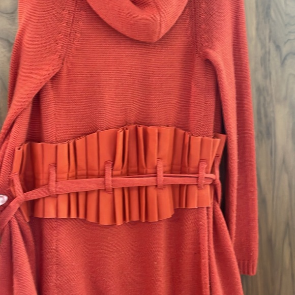 Unique mid-2000’s sweater coat in fun red orange color with waist detailing. - Picture 7 of 8